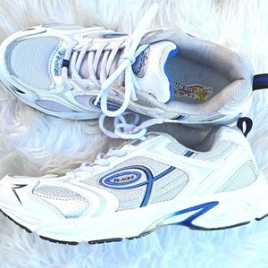 Yueniao asian sneakers ye-niao  9.5 China